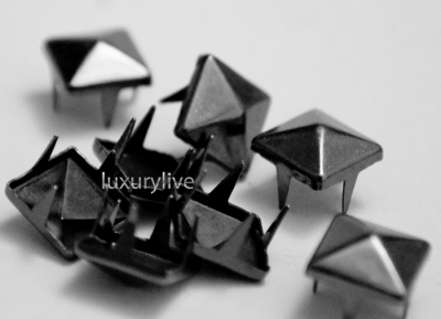 Niete Pyramide 8mm 50Stk