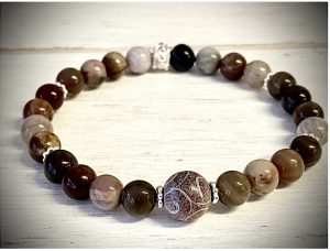 * VERSTEINERTES HOLZ ARMBAND = URVERTRAUEN – GENAU JETZT *